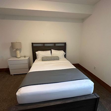 2Br Suite At The Grand Castle Pool Gym & Parking Grandville Exteriör bild
