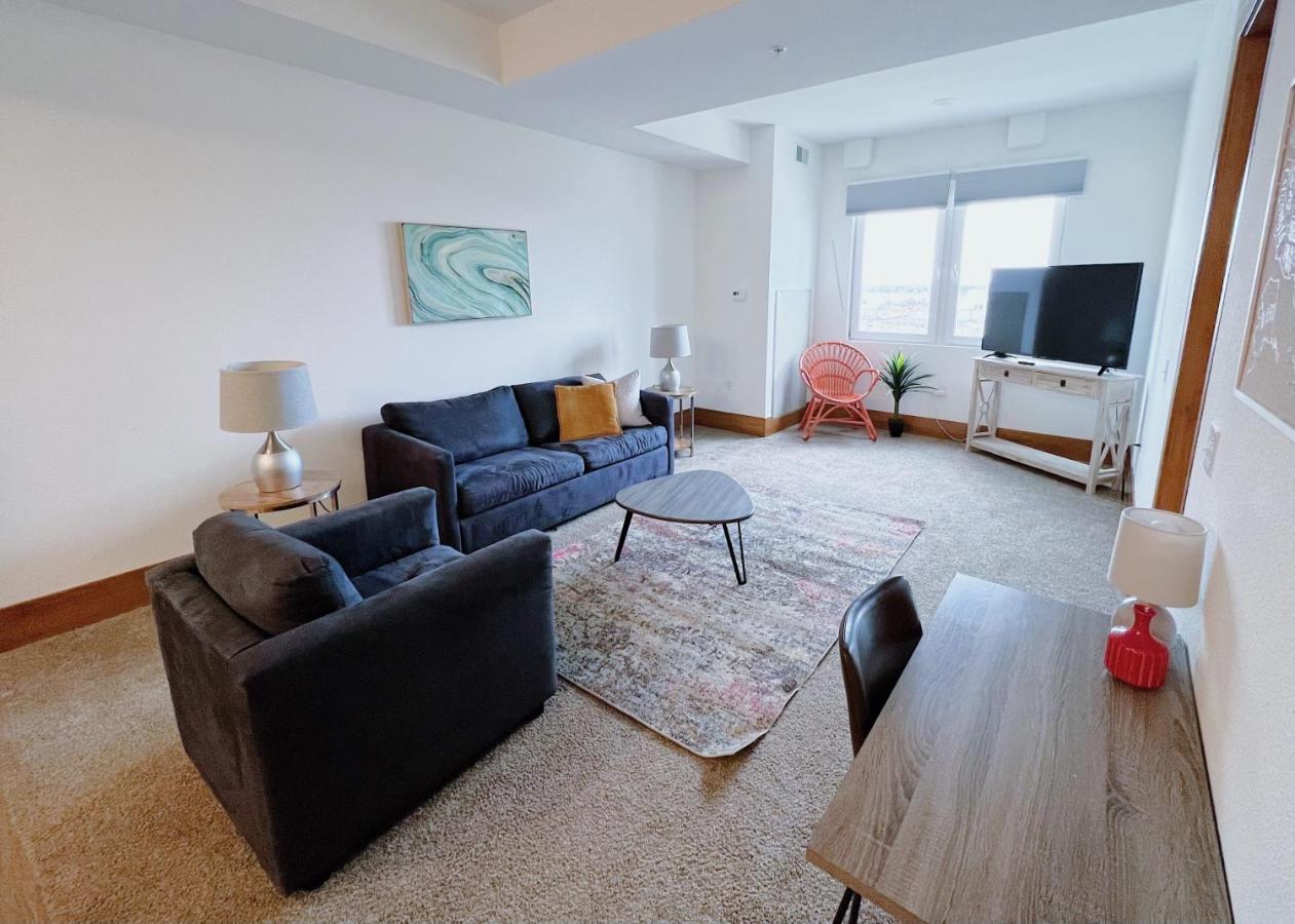 2Br Suite At The Grand Castle Pool Gym & Parking Grandville Exteriör bild