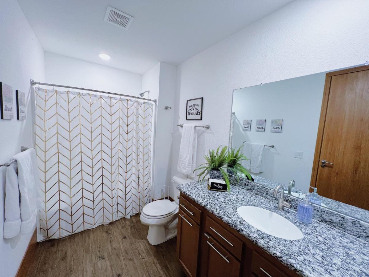 2Br Suite At The Grand Castle Pool Gym & Parking Grandville Exteriör bild